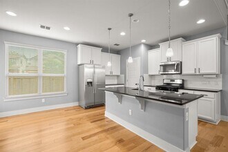 1013 Totis Rd in Austin, TX - Building Photo - Building Photo