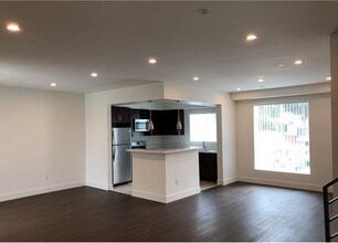 14802 Delano St in Los Angeles, CA - Foto de edificio - Building Photo