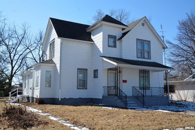 property at 522 W Hail St