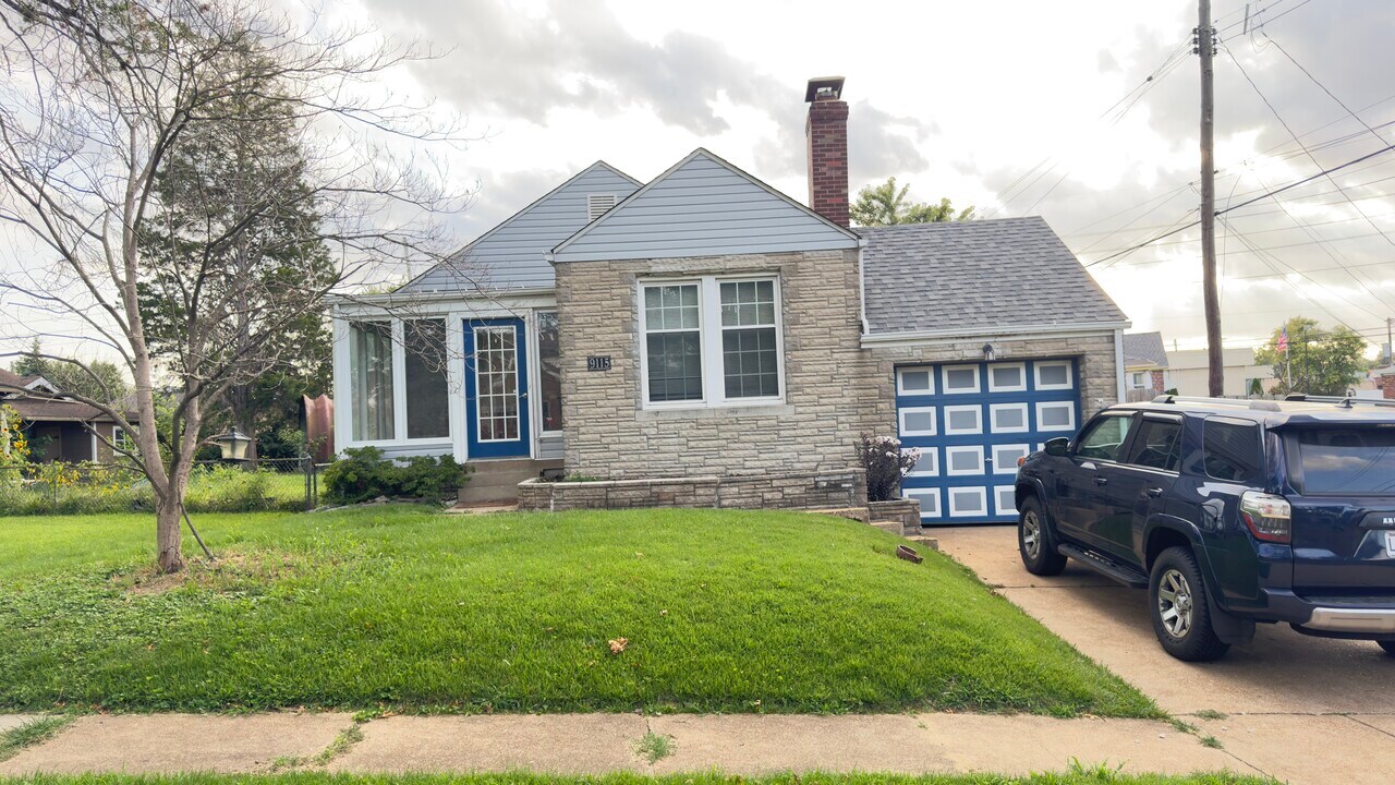 9115 Rambler Dr in Affton, MO - Foto de edificio