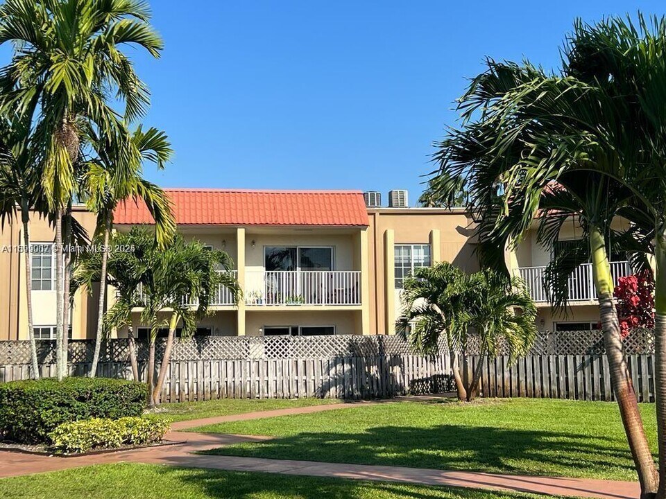 5000 NW 79th Ave in Doral, FL - Building Photo