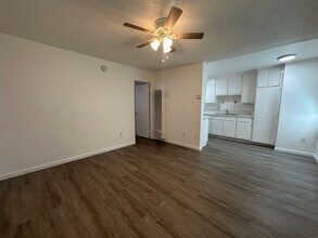 8816 Laurel Canyon Blvd in Los Angeles, CA - Building Photo - Building Photo