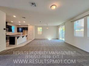 240 Uccello Way in Sacramento, CA - Building Photo - Building Photo