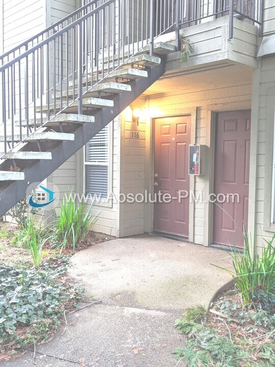 9151 Newhall Dr in Sacramento, CA - Building Photo