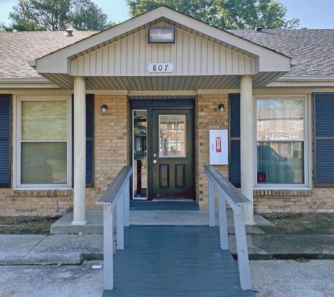 property at 807 Golf View Pl