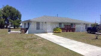 717 SE 9th St in Cape Coral, FL - Building Photo