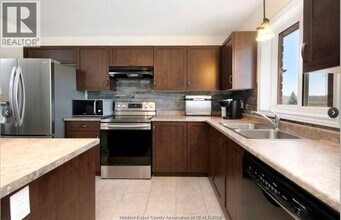 1019 Aspen Ridge Cres in Lakeshore, ON - Building Photo - Building Photo