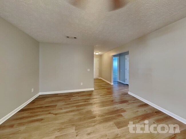 10931 Cimmaron Ct in Hampton, GA - Foto de edificio - Building Photo