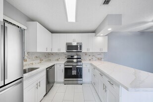 2508 NW 99th Ave in Coral Springs, FL - Building Photo