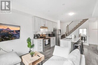 6-6 Sayers Ln in Richmond Hill, ON - Building Photo - Building Photo