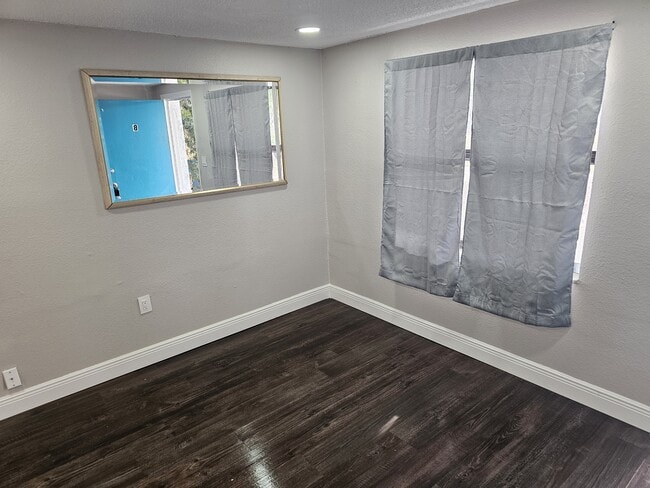 2989 Willow Ave in Largo, FL - Foto de edificio - Building Photo