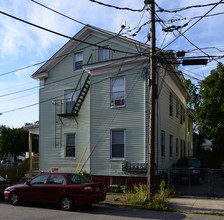 46 S Union St in Pawtucket, RI - Foto de edificio - Building Photo