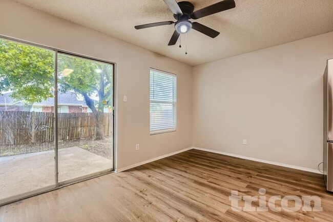 4877 Trail Hollow Dr in Fort Worth, TX - Building Photo - Building Photo