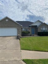 4359 W New Bridge Rd in Fayetteville, AR - Building Photo