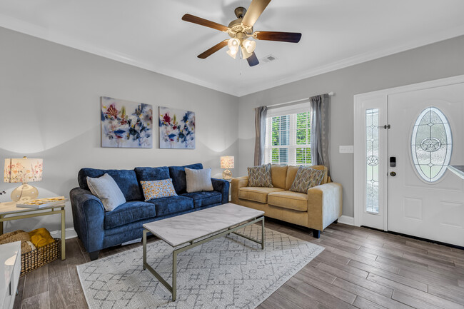 property at 923 Muirfield Dr