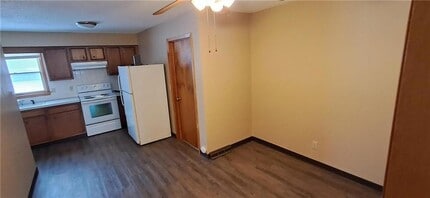 801 S 5th St, Unit Apt 1 in Savannah, MO - Building Photo - Building Photo