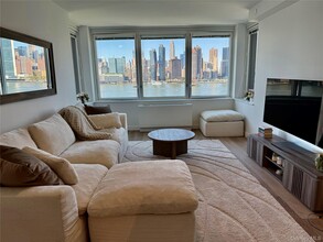 52-03 Center Blvd in Queens, NY - Building Photo - Building Photo