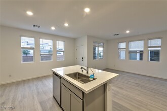 2545 Venetia Pointe St in Henderson, NV - Building Photo - Building Photo