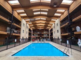 Tropicana Apartments in Duluth, MN - Building Photo