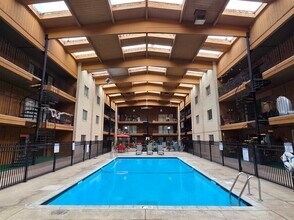 Tropicana Apartments in Duluth, MN - Building Photo - Building Photo