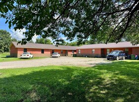 208 NE 2nd St, Unit C in Hoxie, AR - Building Photo