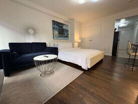 140 W 19th St in New York, NY - Building Photo