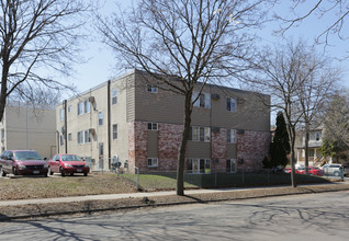 2401 Garfield Ave S in Minneapolis, MN - Foto de edificio - Building Photo