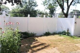 58 Post Rd in Fairfield, CT - Building Photo - Building Photo