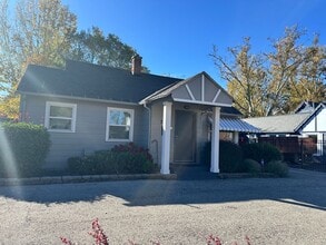 3009 W Overland Rd in Boise, ID - Foto de edificio - Building Photo