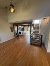 1053 S Southern St in Seattle, WA - Foto de edificio - Building Photo