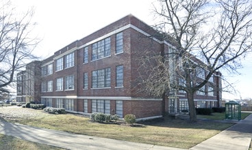 George Washington School Apartments in Kingsport, TN - Foto de edificio - Building Photo