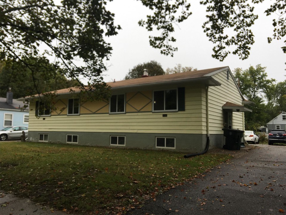 520 Virginia Ave in East Lansing, MI - Building Photo