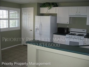 10701 Pappas Ln-Unit -#203 in Las Vegas, NV - Foto de edificio - Building Photo