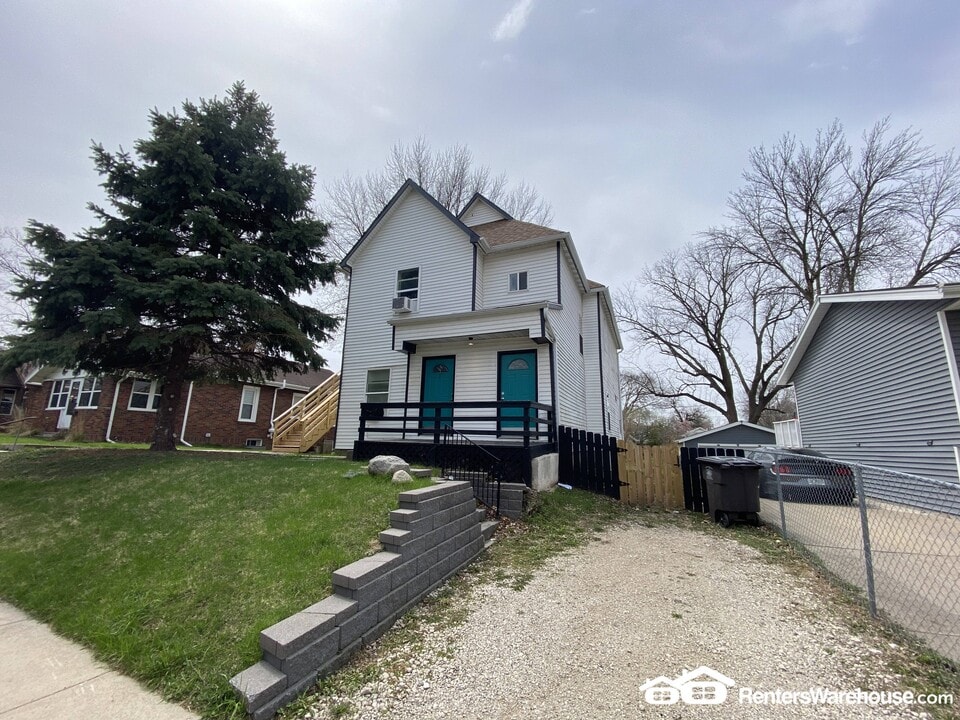 3916 9th St in Des Moines, IA - Building Photo