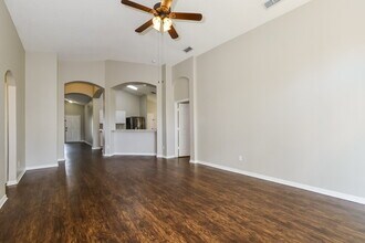 4056 Forest Island Dr in Orlando, FL - Building Photo - Building Photo