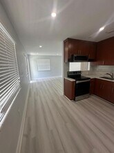 1555 NW 34th St in Miami, FL - Building Photo - Building Photo
