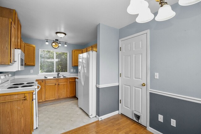 801 W Main St in Monroe, WA - Building Photo - Building Photo