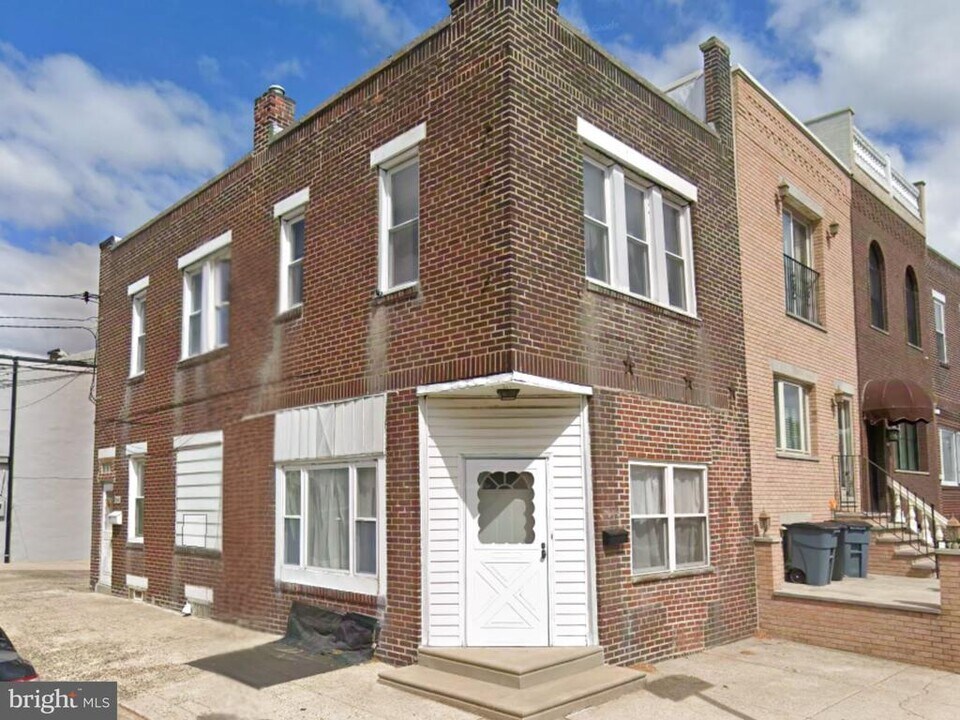 2842 S Iseminger St in Philadelphia, PA - Building Photo