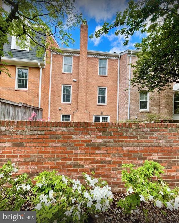 property at 6633 McLean Ct