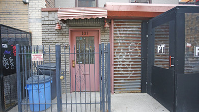 331 Bedford Ave in Brooklyn, NY - Building Photo - Building Photo