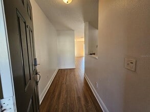 608 Cresting Oak Cir in Orlando, FL - Building Photo - Building Photo