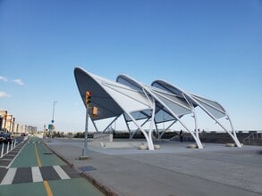 175 Beach 97th St, Unit #2 in Far Rockaway, NY - Foto de edificio - Building Photo