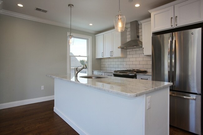 660 Somerville Ave in Somerville, MA - Building Photo - Building Photo