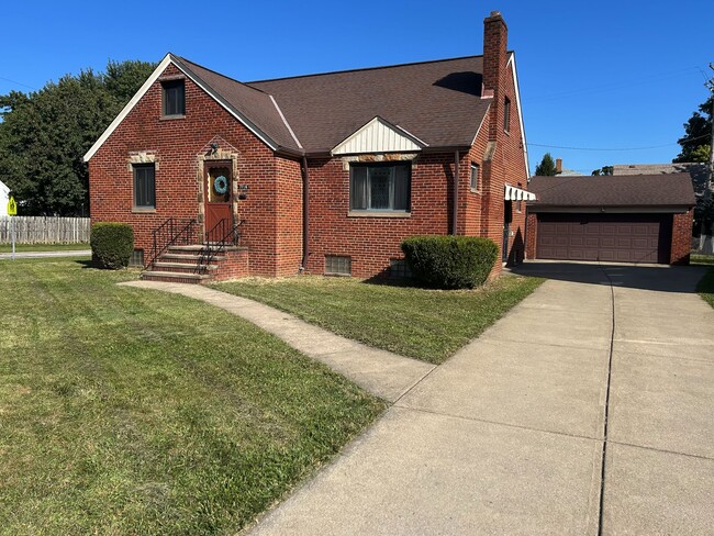7716 Kenilworth Ave in Parma, OH - Building Photo - Building Photo