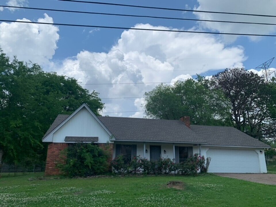 1208 Harrison St in Tupelo, MS - Building Photo