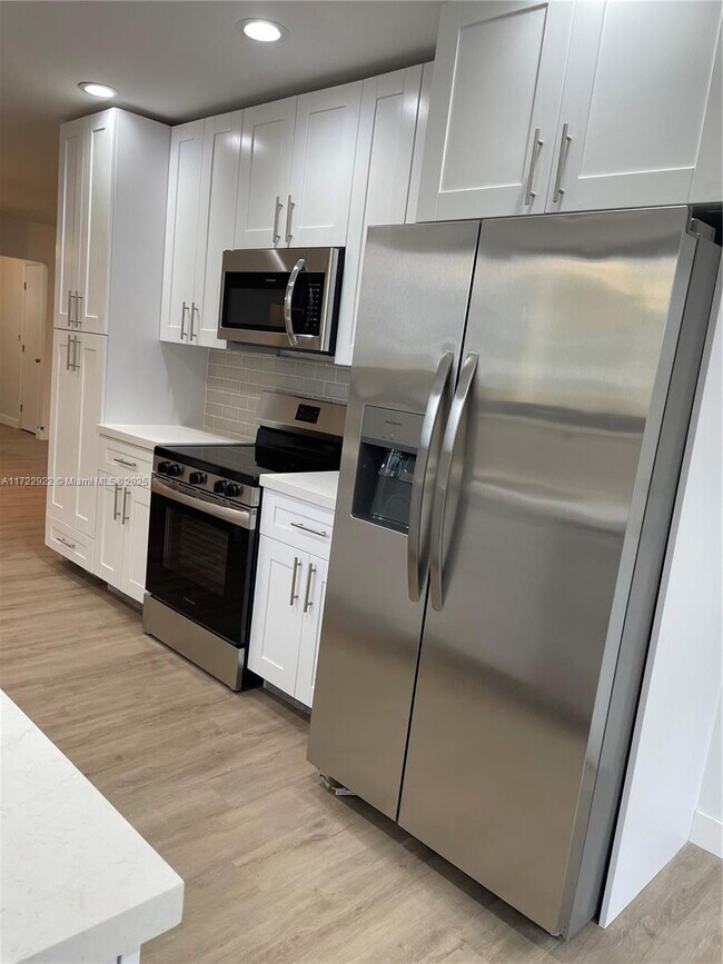 2823 Polk St-Unit -A in Hollywood, FL - Building Photo - Building Photo
