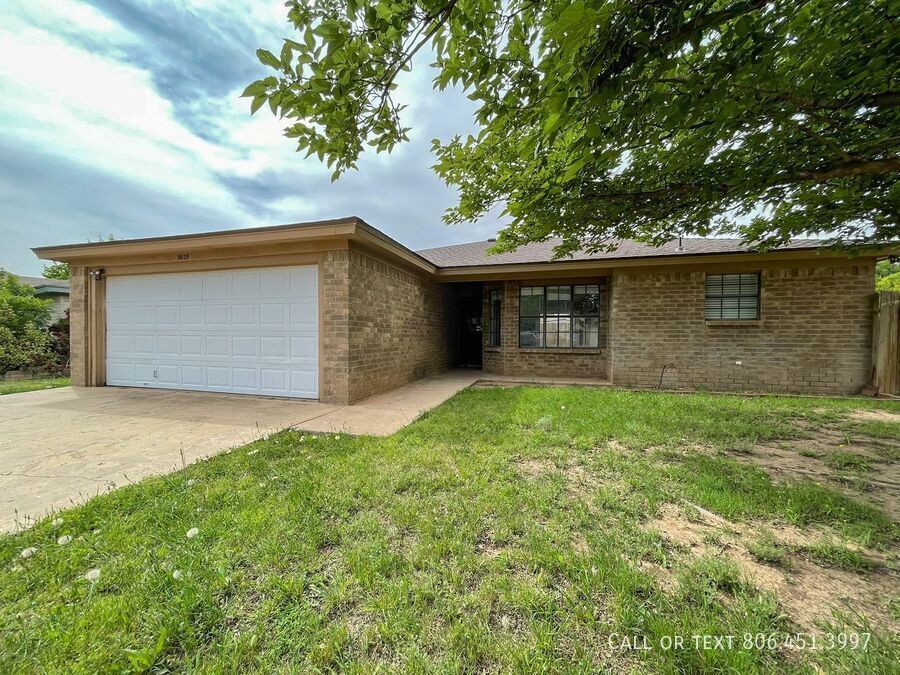 5629 Duke St in Lubbock, TX - Building Photo