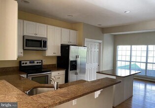 6802 Cedar Loch Ct in Centreville, VA - Building Photo - Building Photo