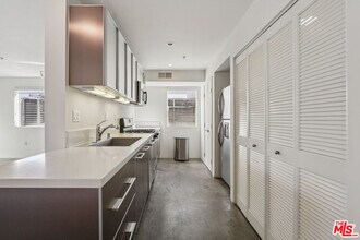 5806 Waring Ave in Los Angeles, CA - Building Photo - Building Photo