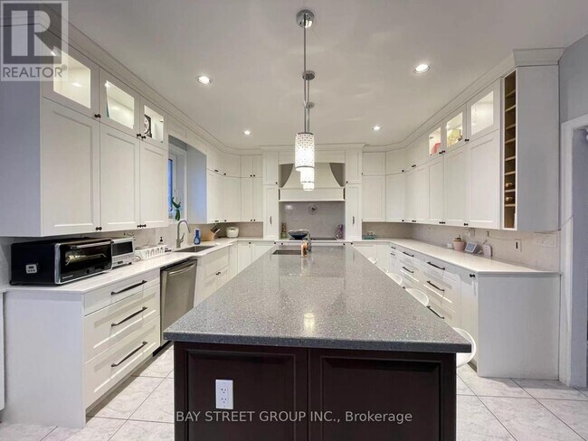 property at 7 Markwood Ln